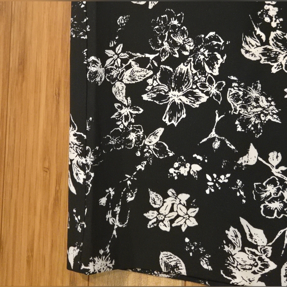 NWT Philosophy Floral Black and White Women's Skirt - Picture 2 of 8